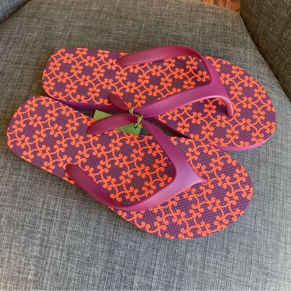 Vera Bradley Women’s flip flops - new with tags size 7-8. - Picture 2 of 4